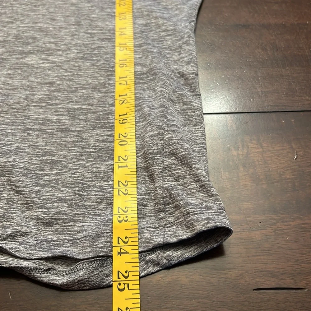 Nike Women's Gray Long Sleeve Top with hood. Illinois state logo.  Size M